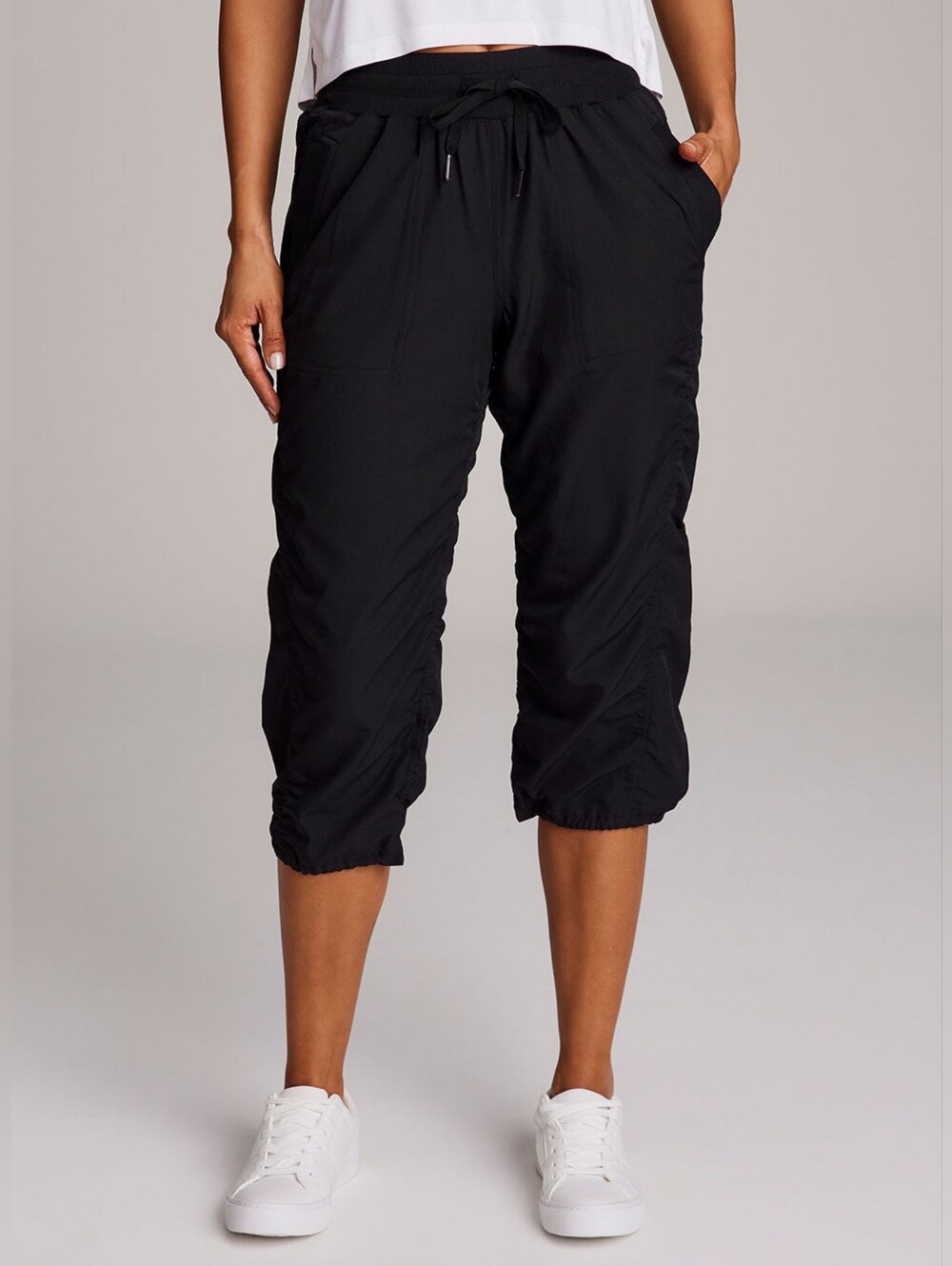 NWOT Women's Reebok Black Summer Capri Workout Pants with Drawstring  Large